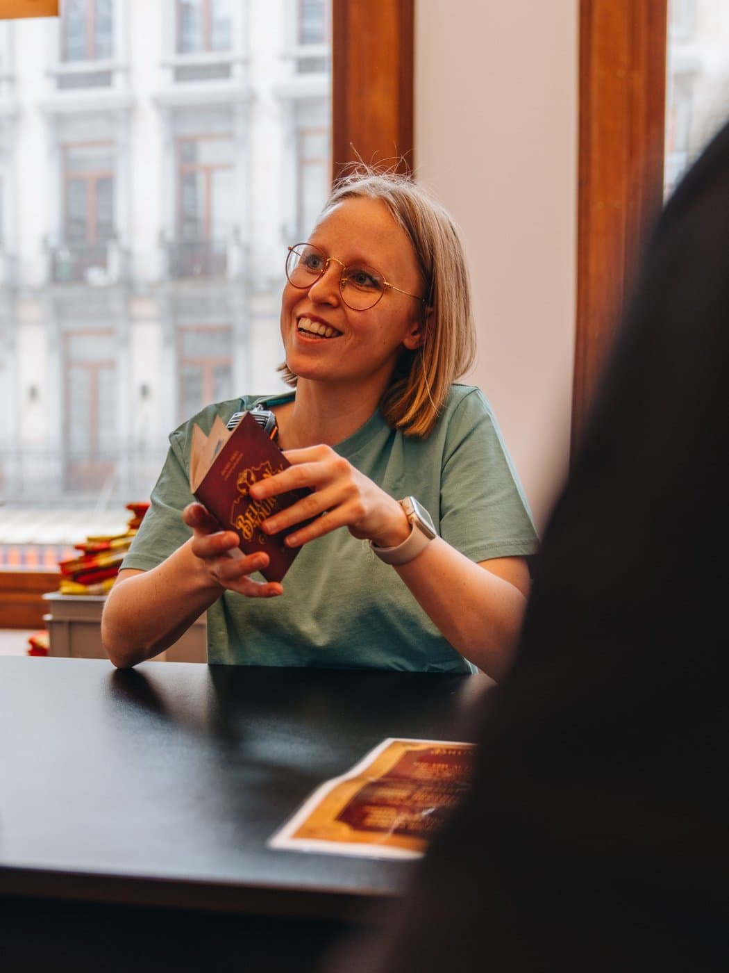 Iemand van de Tribe People-ploeg aan het werk